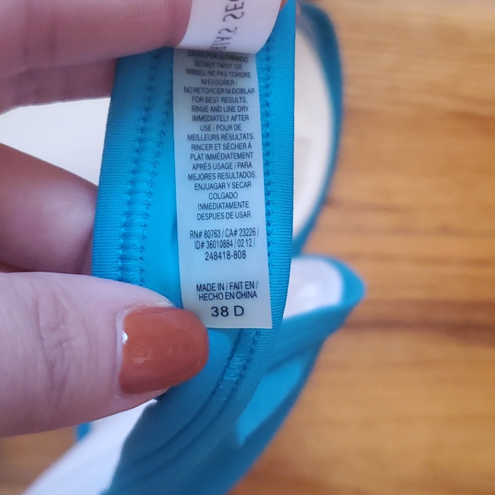 Victoria's Secret underwire bathing suit top 38D - Picture 3 of 5